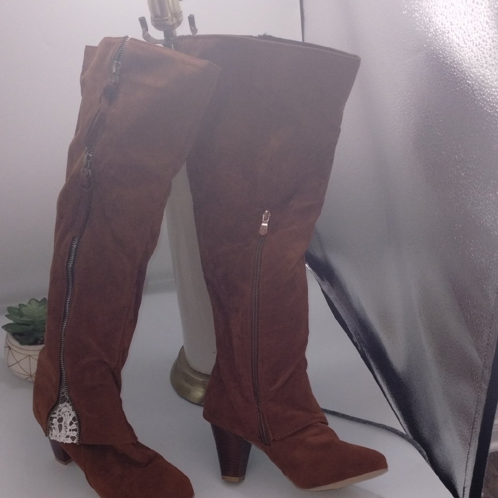 Elegant Tan Over the Knee Boots - Picture 3 of 5